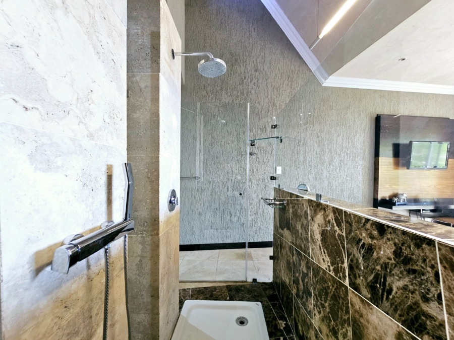 8 Bedroom Property for Sale in Waverley Free State